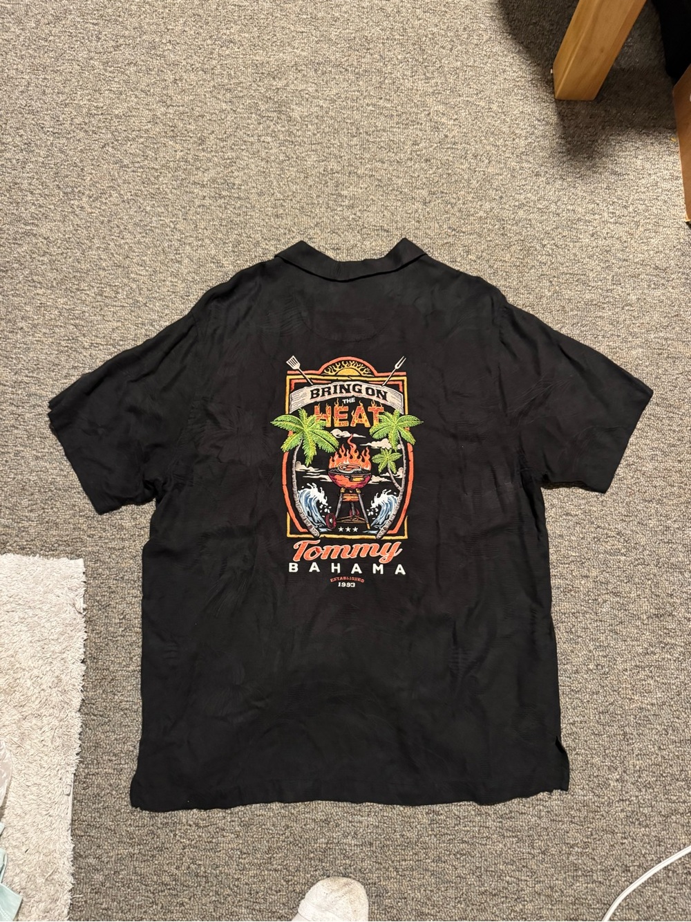 Tommy Bahama Men’s Black 'Bring On The Heat' Graphic Silk Button Down Size L
